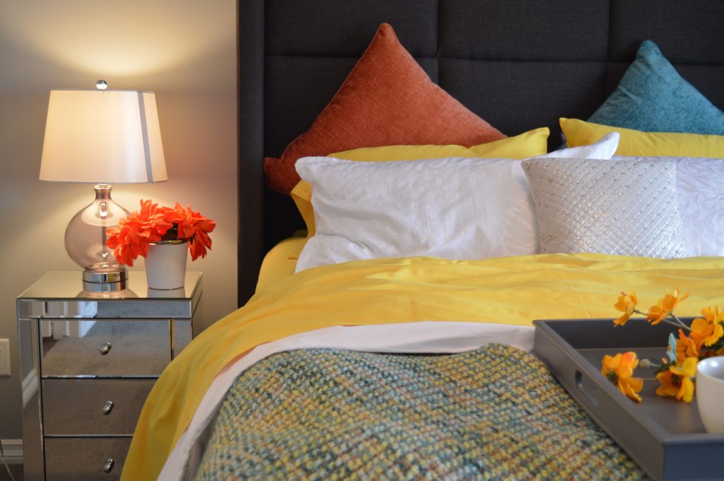 How to get the right lighting for your bedroom