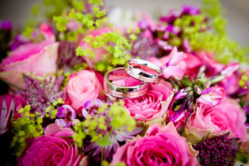 How to decorate on a budget for a summer garden wedding reception