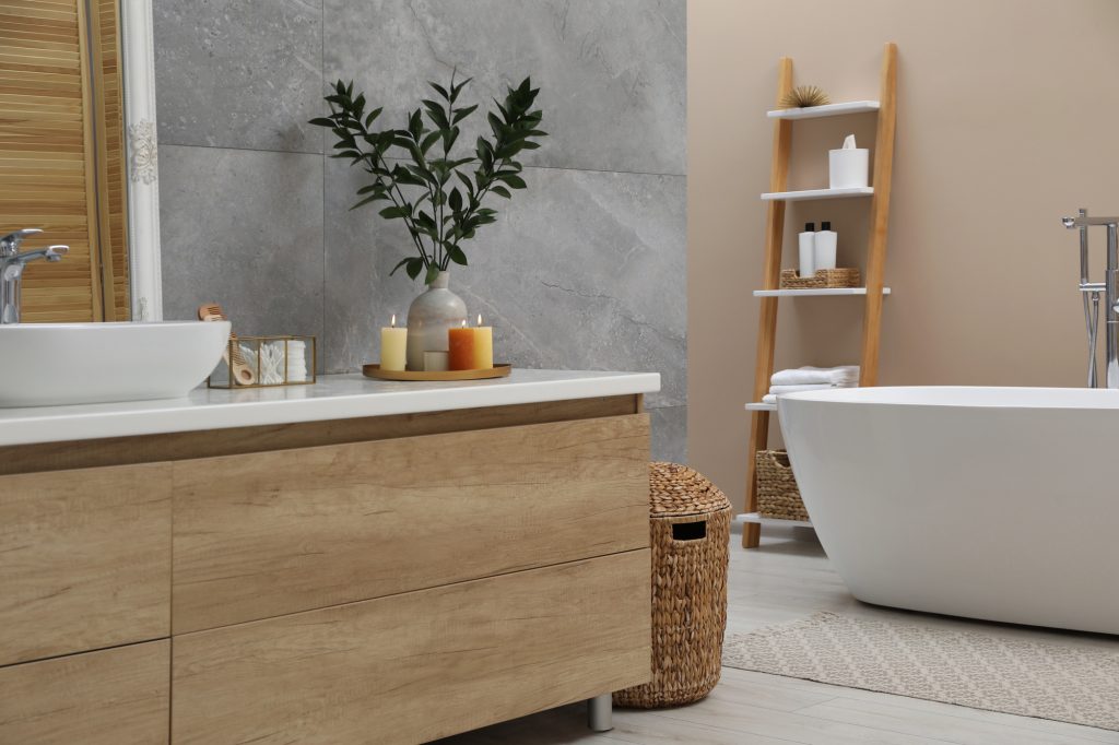 Vertical ladder style storage in a bathroom